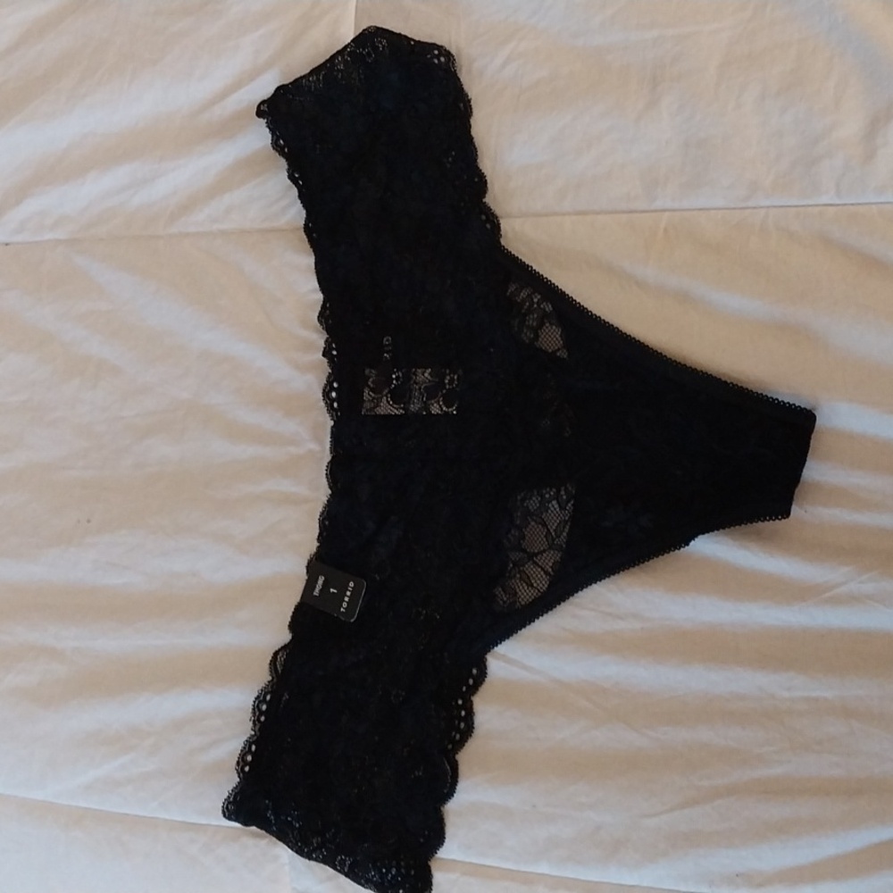 Torrid Lace Thong Size 1X Black Undies Plus Size NWT